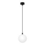 Czarna lampa wisząca Aspen z białym, okrągłym kloszem z mlecznego szkła. Produkt zawieszony na cienkim kabelku, z minimalistycznym, okrągłym mocowaniem sufitowym. Idealna do nowoczesnych wnętrz.