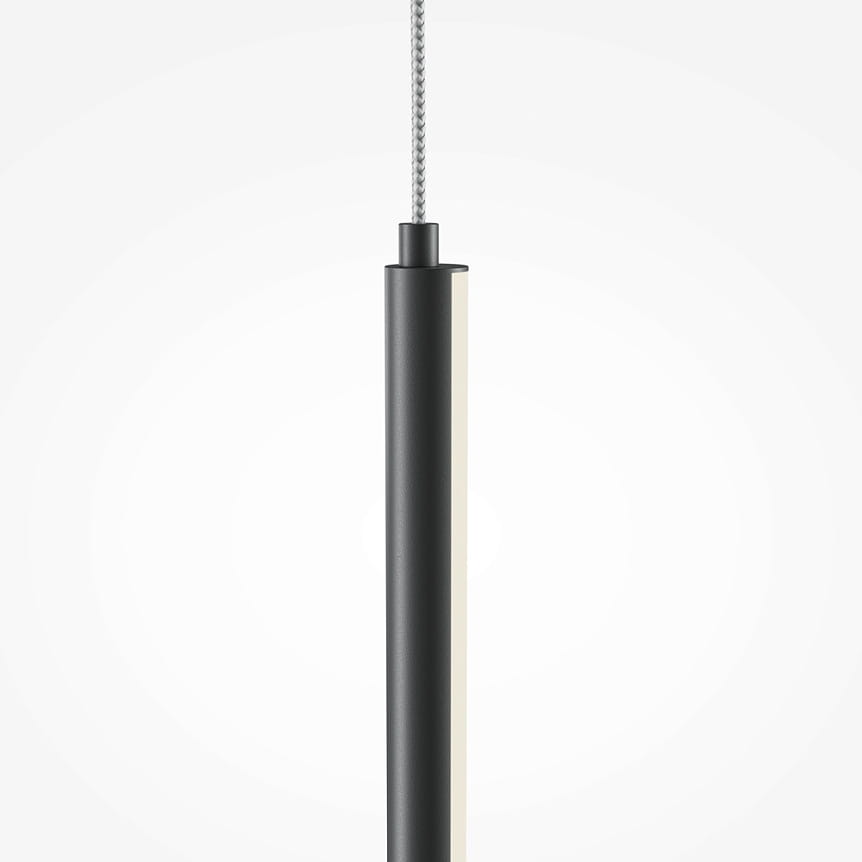 Lampa wisząca LED Halo H100 w kolorze czarnym, o prostokątnym kształcie. Zawieszona na plecionym przewodzie, z widocznym źródłem światła LED w dolnej części. Minimalistyczny design, idealna do nowoczesnych wnętrz.