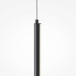 Lampa wisząca LED Halo H100 w kolorze czarnym, o prostokątnym kształcie. Zawieszona na plecionym przewodzie, z widocznym źródłem światła LED w dolnej części. Minimalistyczny design, idealna do nowoczesnych wnętrz.