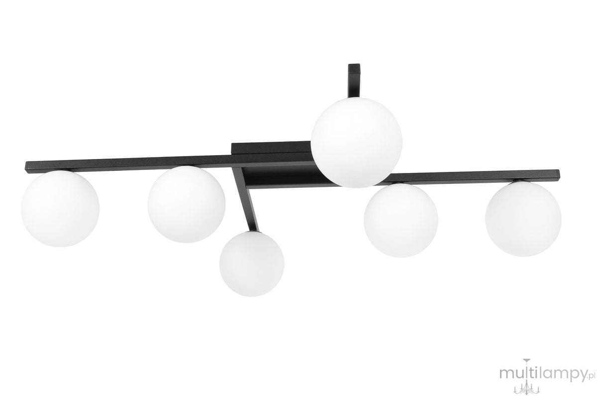 Lampa sufitowa Korfu z sześcioma oprawami G9, w kolorze czarnym z białymi, okrągłymi kloszami. Produkt zamontowany na poziomej, prostokątnej podstawie, w układzie symetrycznym. Idealna do nowoczesnych wnętrz.