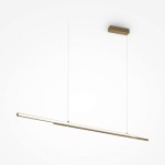 Lampa wisząca LED Halo 150 w kolorze mosiądzu, o długości 48 cm, z prostokątnym kloszem i minimalistycznym designie. Zawieszona na cienkich linkach, montowana do sufitu, idealna do nowoczesnych wnętrz.