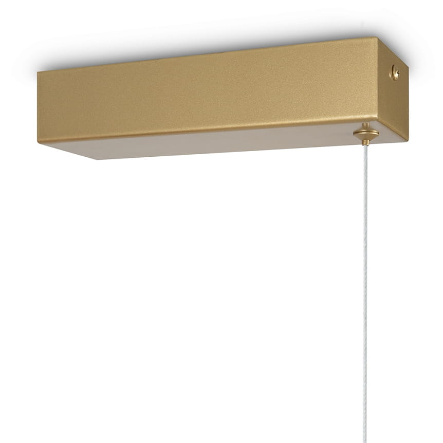 Lampa wisząca LED Halo 150 w kolorze mosiężnym, o prostokątnej formie. Zawieszona na cienkim, białym sznurku. Wyposażona w zintegrowane źródło światła o mocy 48W, z możliwością regulacji temperatury barwy światła.