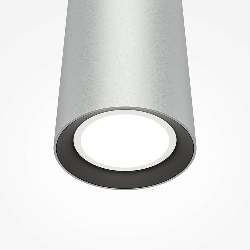 Lampa wisząca Pro Focus 1xGU10 w kolorze srebrnym, o cylindrycznym kształcie z matową powierzchnią, widoczna z dołu. Wewnątrz znajduje się okrągły klosz, który emituje światło, na jasnym tle.