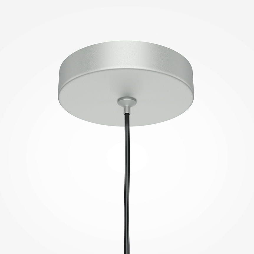 Lampa wisząca Pro Focus w kolorze srebrnym z jednym gniazdem GU10. Ujęcie z dołu, ukazujące okrągłą, płaską podstawę oraz zawieszenie z czarnym kablem. Tło białe, co podkreśla minimalistyczny design.