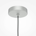 Lampa wisząca Pro Focus w kolorze srebrnym z jednym gniazdem GU10. Ujęcie z dołu, ukazujące okrągłą, płaską podstawę oraz zawieszenie z czarnym kablem. Tło białe, co podkreśla minimalistyczny design.