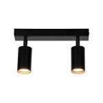 Czarna lampa sufitowa Monti z dwoma spotami, z oprawami na żarówki GU10. W prostokątnej, matowej podstawie umieszczone są dwa cylindryczne klosze. Ujęcie frontalne, produkt zamontowany na białym tle.