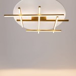 Lampa sufitowa LED Radiance o mocy 50W i temperaturze barwowej 3000K, z okrągłą, białą podstawą oraz złotymi, prostokątnymi elementami w układzie krzyżowym, wisząca w centralnej pozycji.