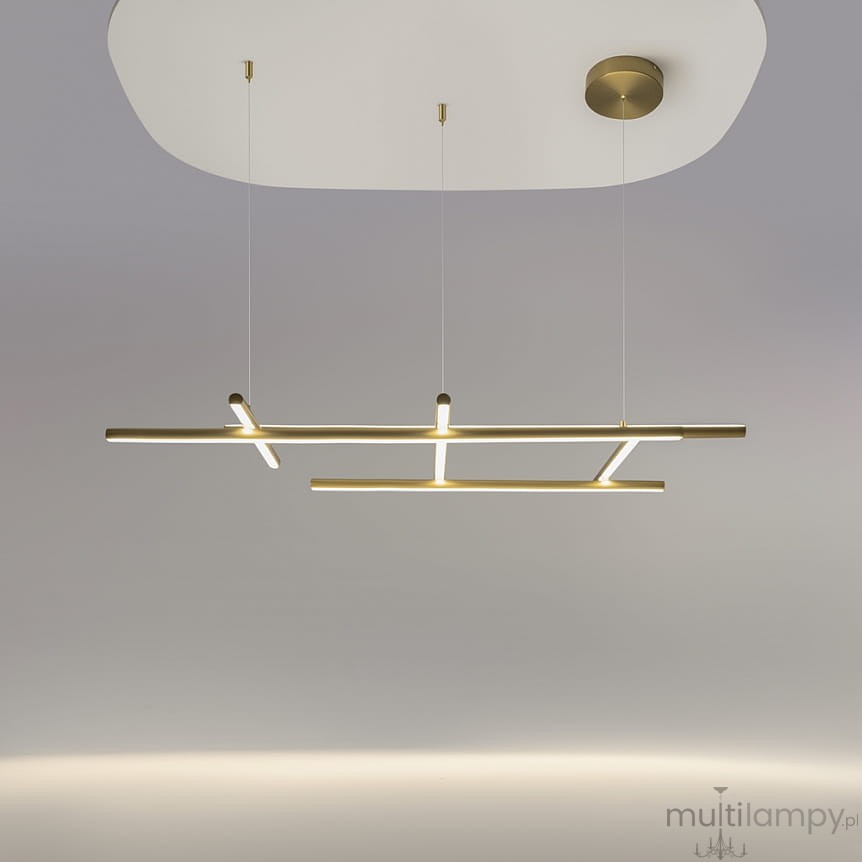 Lampa wisząca LED Radiance w złotym kolorze, o mocy 80W i temperaturze barwowej 3000K. Posiada nowoczesny, minimalistyczny design z dwoma poziomymi ramionami, zawieszona na cienkich linkach. Montaż sufitowy, na jasnym tle.