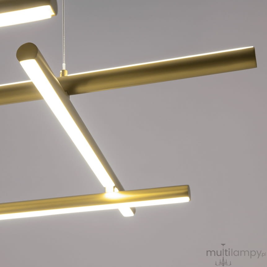 Lampa wisząca LED Radiance w kolorze złotym, o prostokątnych, minimalistycznych kształtach. Ujęcie z góry, z widocznym światłem LED w odcieniu 3000K. Elementy metalowe o matowej fakturze, zawieszone na cienkich linkach.