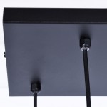 Czarna lampa wisząca Gelato K-4863, widok z dołu, pokazujący metalowy klosz z mocowaniami i przewodami. Widać dwa mocowania, które zapewniają stabilność konstrukcji. Tło jasne, co podkreśla detale lampy.