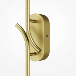 Kinkiet LED Renaissance w kolorze mosiądzu, moc 6W, temperatura barwowa 3000K. Złota, gładka obudowa z zaokrąglonymi kształtami, montowany na ścianie. Widoczna elegancka forma z delikatnymi liniami.