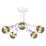 Biała lampa sufitowa z pięcioma oprawami E27, z okrągłym, gładkim kloszem i białymi przewodami, zawieszona pod kątem w górnej części, z żarówkami o złotym odcieniu, tworzy nowoczesny, minimalistyczny wygląd.