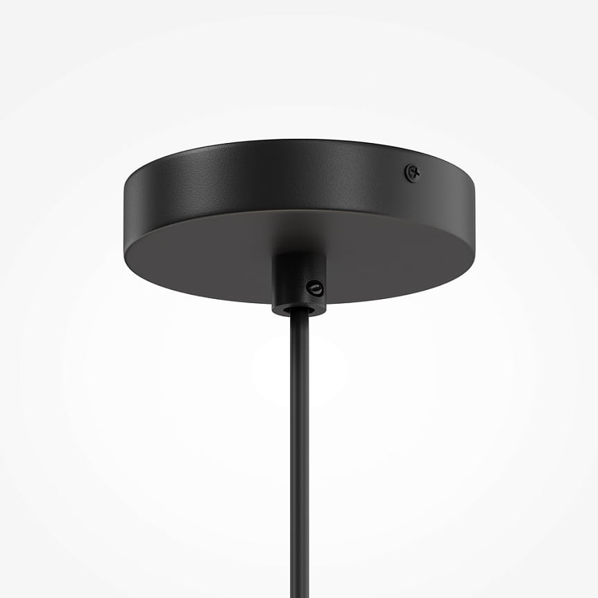Lampa wisząca Bergamo z białym kloszem, pięcioma gniazdami E27, zawieszona na czarnym przewodzie. Widok od dołu na okrągłą podstawę mocującą z widocznym otworem montażowym. Tło białe, minimalistyczne.