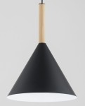 Lampa wisząca Fuks 1xE27 w kolorze czarnym, wykonana z metalu, z drewnianym uchwytem. Ma stożkowaty kształt i białe wnętrze, co zapewnia równomierne oświetlenie. Zawieszona na czarnym przewodzie, idealna do nowoczesnych wnętrz.