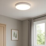 Plafon LED Luvo o średnicy 32,5 cm i mocy 24W, w kolorze białym, z neutralnym światłem 4000K. Montowany na suficie, okrągły kształt, umieszczony w jasnym wnętrzu z oknem i zasłonami.