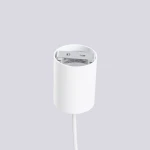 Lampa wisząca Halo 1xG9 w kolorze białym, wykonana z matowego materiału. Zbliżenie na górną część lampy z widocznym gniazdem na żarówkę. Produkt zawieszony na białym kablu, neutralne tło.