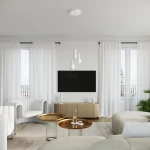 Lampa wisząca Halo w białym kolorze, z jednym gniazdem G9, zawieszona na trzech cienkich linkach. Ujęcie z góry, w jasnym wnętrzu z białymi zasłonami i telewizorem na ścianie. W tle widoczny nowoczesny wystrój salonu.