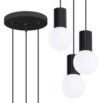 Lampa wisząca Halo 3xG9 w kolorze czarnym z okrągłym, matowym kloszem z białego szkła. Składa się z trzech zwisających elementów, zamocowanych na czarnym, okrągłym stropie. Wyróżniające się żeberkowane detale na górnej części kloszy.