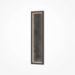 Kinkiet LED Orign w kolorze czarnym, moc 55W, temperatura barwowa 3000K. Prosty, prostokątny design z miękkim podświetleniem wzdłuż krawędzi, montowany na ścianie. Tekstura przypominająca beton na głównym panelu.