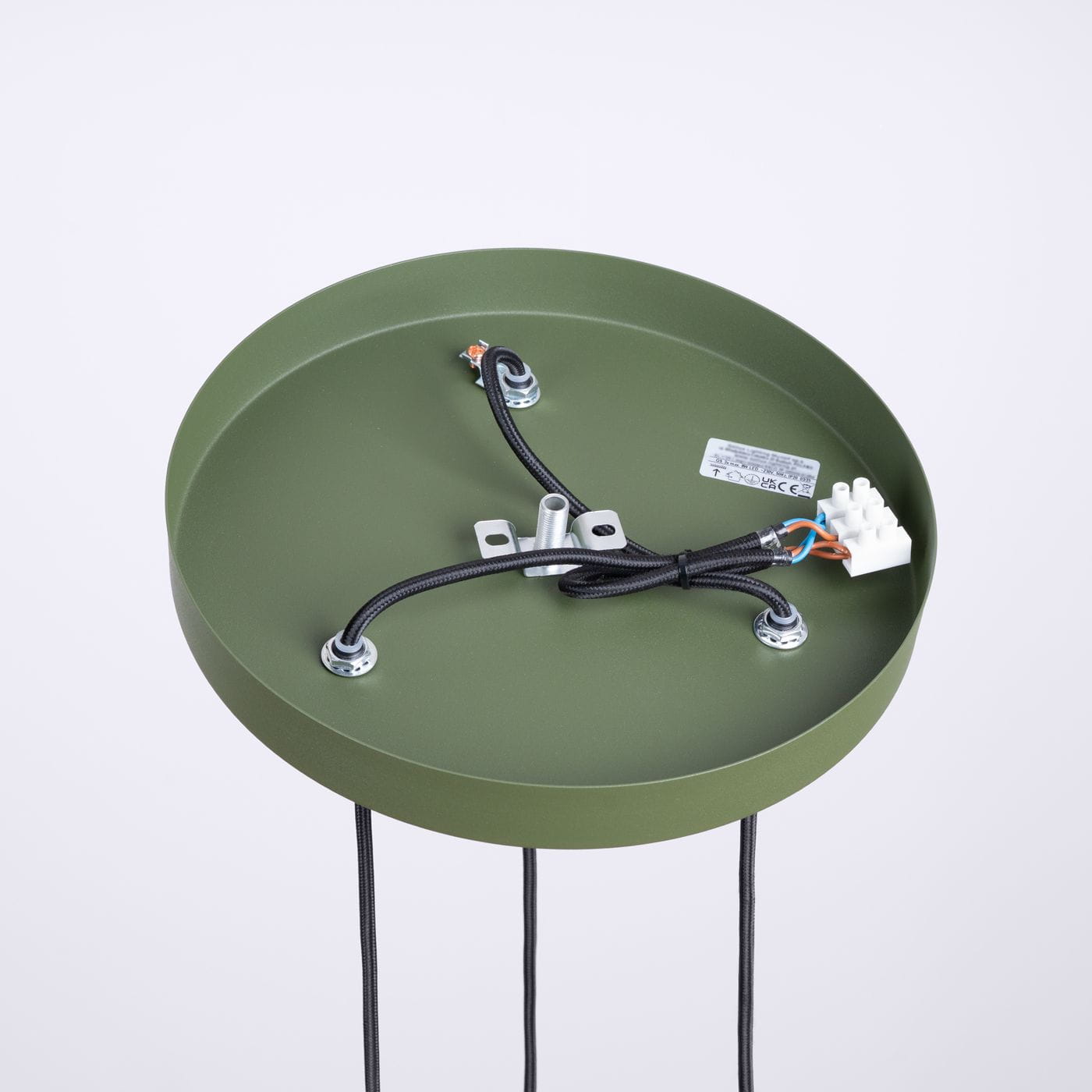 Zielona oliwkowa lampa wisząca Halo 3xG9 z okrągłą, matową podstawą. Widoczne przewody i mocowanie, z dwoma czarnymi kabelkami. Produkt pokazany z góry, na białym tle, z elementami elektrycznymi wyraźnie widocznymi.