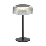 Lampa stołowa solarna LED Bluet 2,5W, kolor czarny, z metalowym trzonem i kloszem w prążki. Klosz emitujący ciepłe światło 3000K, umieszczony na cienkiej podstawie. Ochrona IP44, idealna do użytku na zewnątrz.
