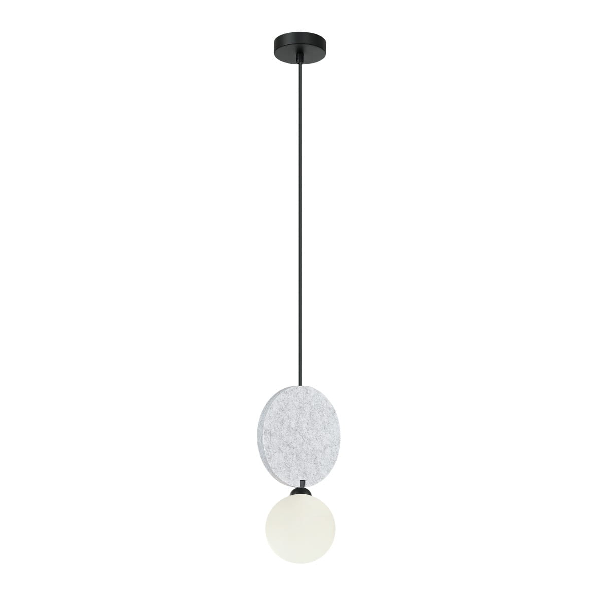 Lampa wisząca Andrea z czarnym przewodem i okrągłym, jasnoszarym elementem dekoracyjnym, z białą, szklaną kulą na dole. Produkt zawieszony na długim kablu, z prostym, nowoczesnym designem, idealny do wnętrz.