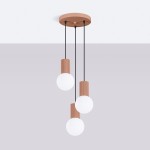Lampa wisząca Halo 3xG9 mocca SL.1735, z trzema okrągłymi kloszami z białego szkła zawieszonymi na czarnych przewodach, z dekoracyjnymi, żeberkowymi podstawami w kolorze terakoty. Montaż sufitowy, z widoczną okrągłą podstawą.