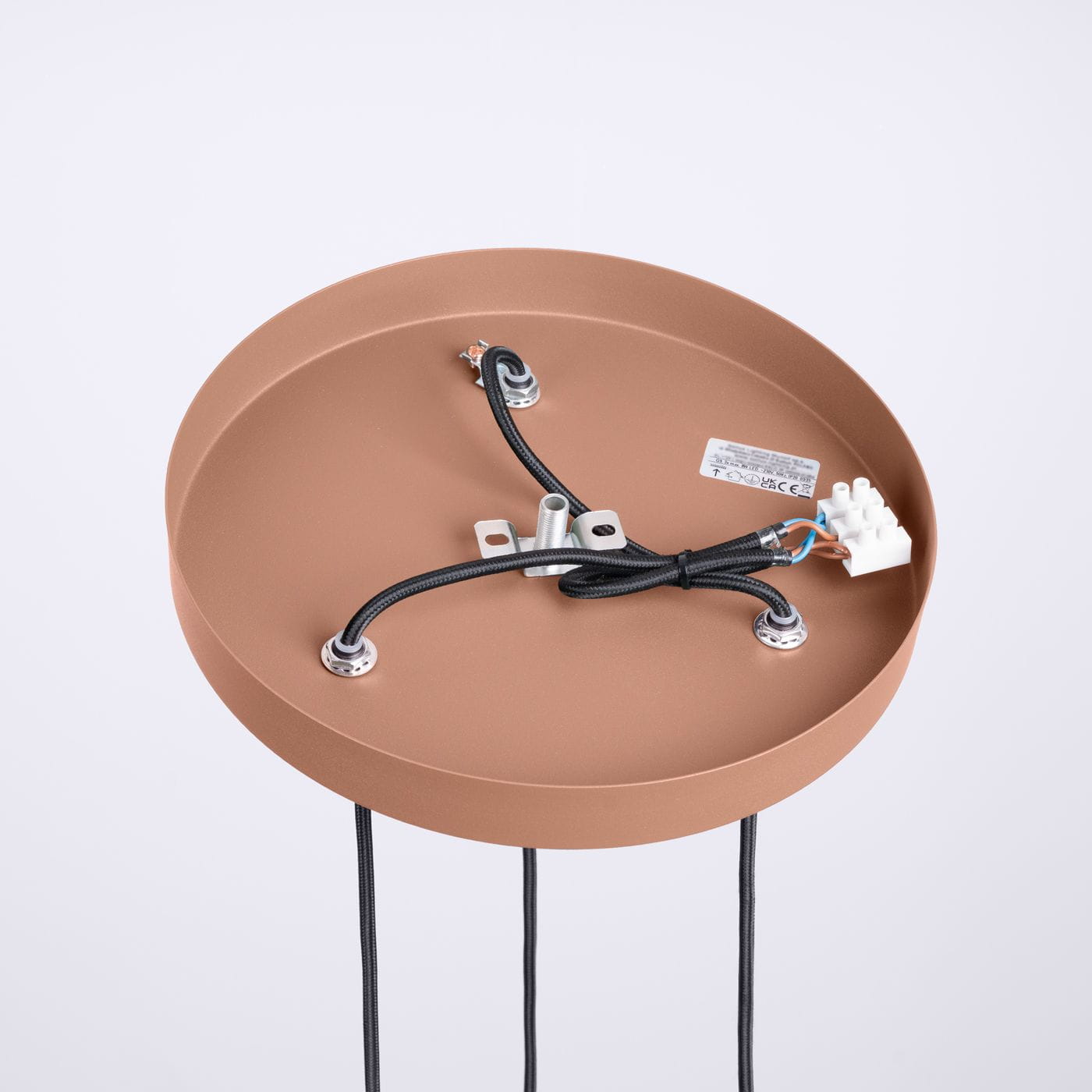Lampa wisząca Halo 3xG9 mocca SL.1735 z okrągłą, matową podstawą w odcieniu miedzi. Widoczne przyłącza elektryczne i dwa czarne przewody. Ujęcie z góry, ukazujące detale montażowe. Tło jasne, jednolite.