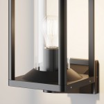 Kinkiet elewacyjny Cell w kolorze grafitowym, z oprawą na żarówkę E27. Konstrukcja z metalowymi ramkami i przezroczystym kloszem, montowany na ścianie. Widoczna żarówka z filamentem w centralnej części.