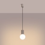Lampa wisząca Halo 1xG9 w kolorze taupe, z okrągłym, białym kloszem i pionowym, teksturowanym uchwytem. Zawieszona na cienkim, czarnym przewodzie. Prosty design, idealna do nowoczesnych wnętrz.