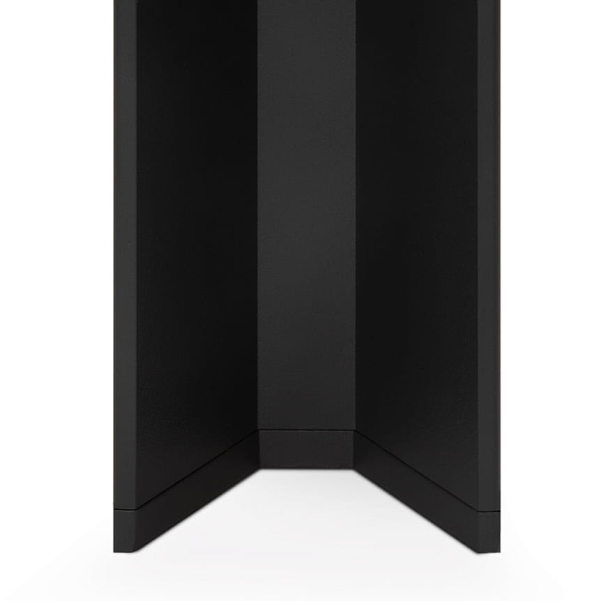 Lampa ogrodowa LED Essen H65 w kolorze grafitowym, o wysokości 65 cm. Prosty, nowoczesny design z matową powierzchnią i prostokątną podstawą. Ujęcie z przodu, pokazujące dolną część lampy.