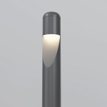 Grafitowa lampa ogrodowa LED Hagen H60, moc 5W, barwa światła 3000K. Stojąca, z okrągłym kloszem, emitująca ciepłe światło. Ujęcie z boku, ukazujące detal oświetlenia. Prosta, nowoczesna forma, idealna do aranżacji ogrodowych.
