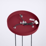 Burgundowa lampa wisząca Halo z trzema gniazdami G9. Widok od góry, okrągła podstawa z matowej powierzchni, widoczne przewody elektryczne oraz elementy montażowe. Proste tło podkreśla kolor i kształt lampy.