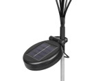 Lampa solarna ogrodowa w kształcie kwiatka, wbijana, z metalowym stelażem i czarną obudową. Widoczny panel słoneczny na górnej części. Kąt ujęcia z boku, ukazujący detale konstrukcji. Wysokość 75 cm, idealna do dekoracji ogrodu.