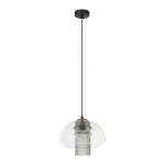 Lampa wisząca Feder z pojedynczym gniazdem E27, w czarnym kolorze. Wymiary: szklany klosz o zaokrąglonym kształcie, z widocznymi żłobieniami. Lampa zawieszona na dwóch przewodach, montowana do sufitu. Tło białe, minimalistyczne.
