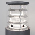 Lampa ogrodowa Bronx H25 w kolorze grafitowym, z jedną oprawą E27. Przezroczysta osłona z warstwami tworzywa, z widocznym źródłem światła w dolnej części. Stojąca konstrukcja, elegancki design, idealna do oświetlenia przestrzeni zewnętrznych.