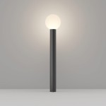 Lampa ogrodowa Bold H80 w kolorze czarnym, z okrągłą, białą kloszem z tworzywa, montowana pionowo. Prosty, cylindryczny kształt podstawy. Ujęcie frontalne na jedną lampę, tło jednolite, bez detali. Przeznaczona do użytku z żarówką E27.