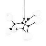 Czarna lampa wisząca Ferral z ośmioma oprawami E27, z białymi kloszami o organicznych kształtach. Ujęcie z góry, prezentujące konstrukcję z metalowych elementów i szkła, zawieszona na cienkim przewodzie.