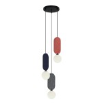 Lampa wisząca Lorenzo z czarnym stelażem, zawieszona na trzech kablach, z trzema okrągłymi żarówkami i multikolorowymi dekoracyjnymi elementami w odcieniach granatu, czerwieni i szarości. Ujęcie frontalne, na białym tle.