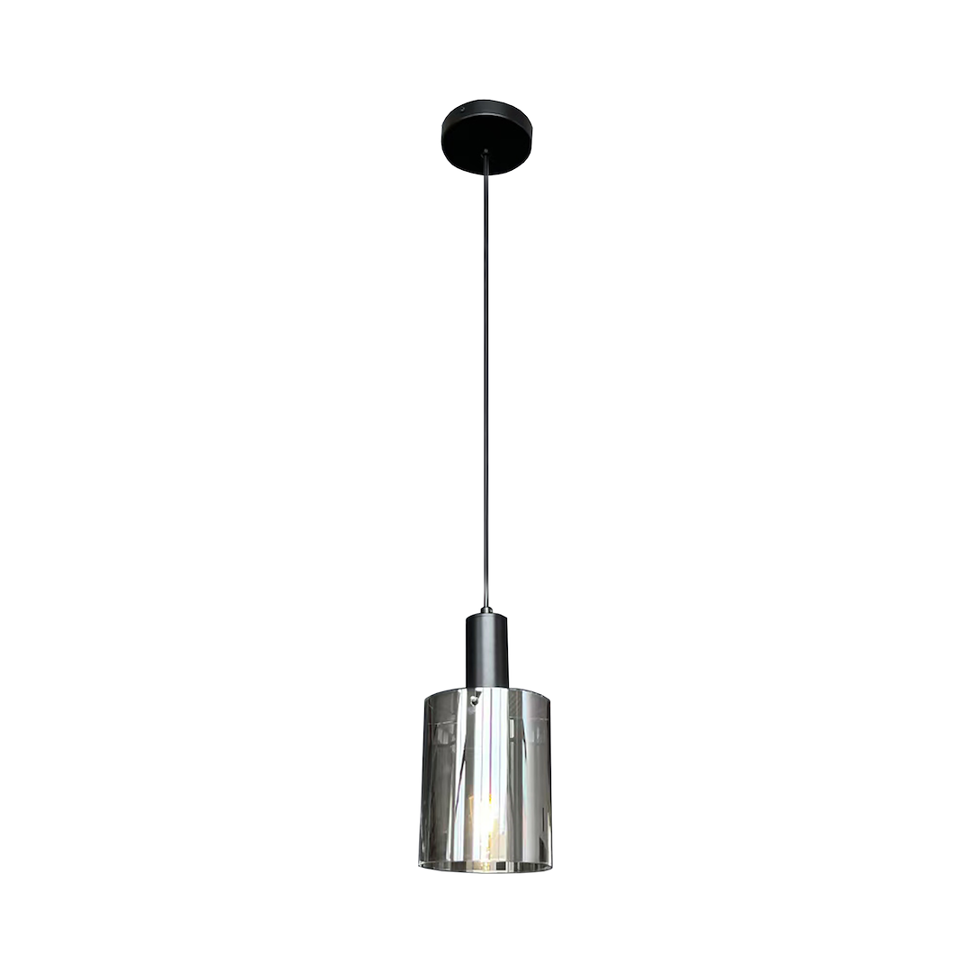 Czarna lampa wisząca Arcadia Black z oprawą E27, metalowa konstrukcja z przezroczystym kloszem, zawieszona na cienkim przewodzie. Lampa ma cylindryczny kształt, z elementami błyszczącymi, idealna do nowoczesnych wnętrz.