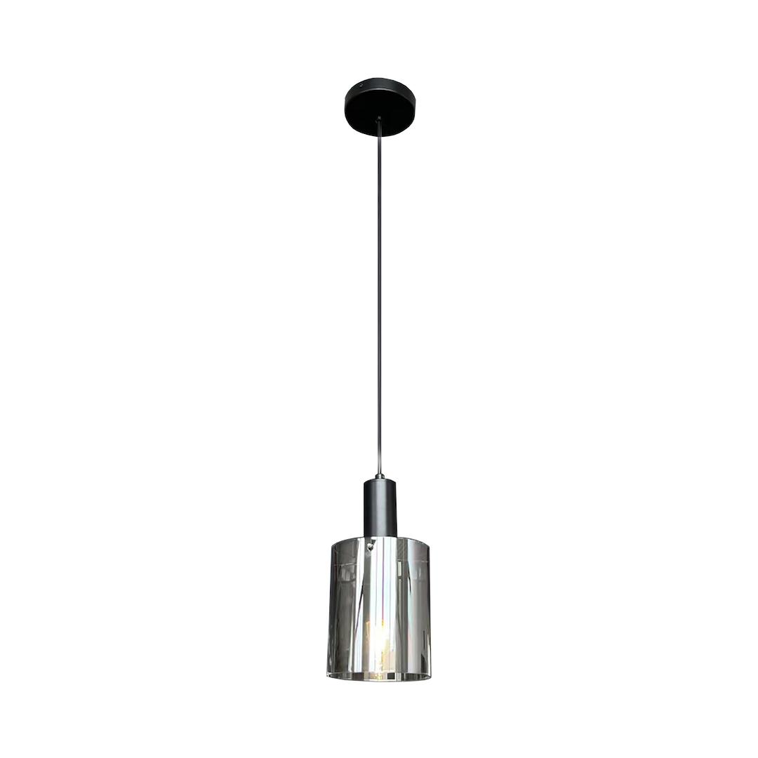 Lampa wisząca Arcadia Black z jedną oprawą E27, w kolorze czarnym. Posiada metalowy uchwyt i przezroczystą klosz w formie cylindrycznej, zawieszona na cienkim drucie. Prosta forma idealna do nowoczesnych wnętrz.