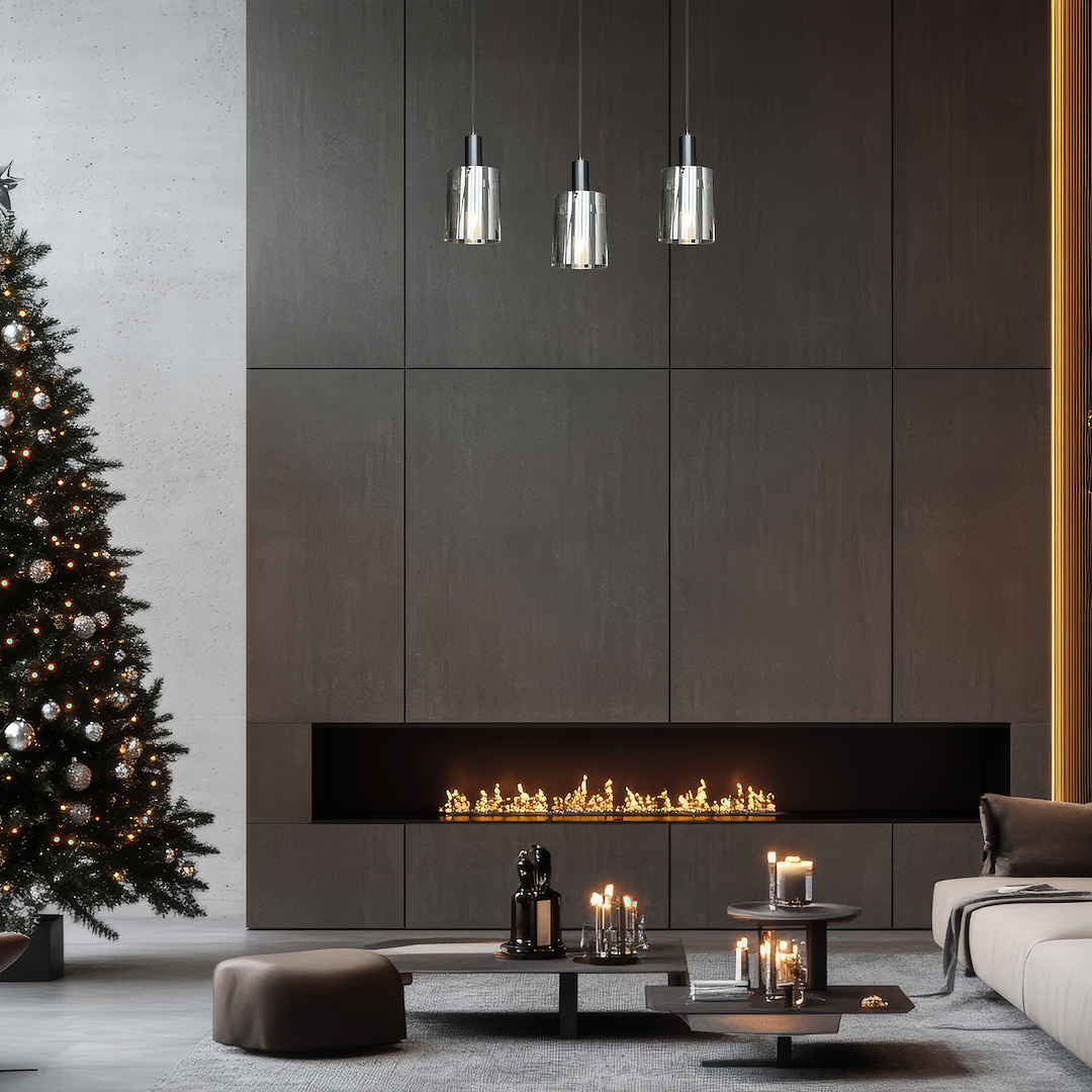 Lampa wisząca Arcadia Black z trzema kloszami E27, w kolorze czarnym, zawieszona nad nowoczesnym stołem w minimalistycznym wnętrzu. W tle widoczna choinka i palenisko, na podłodze szare dywany oraz dekoracyjne świece.