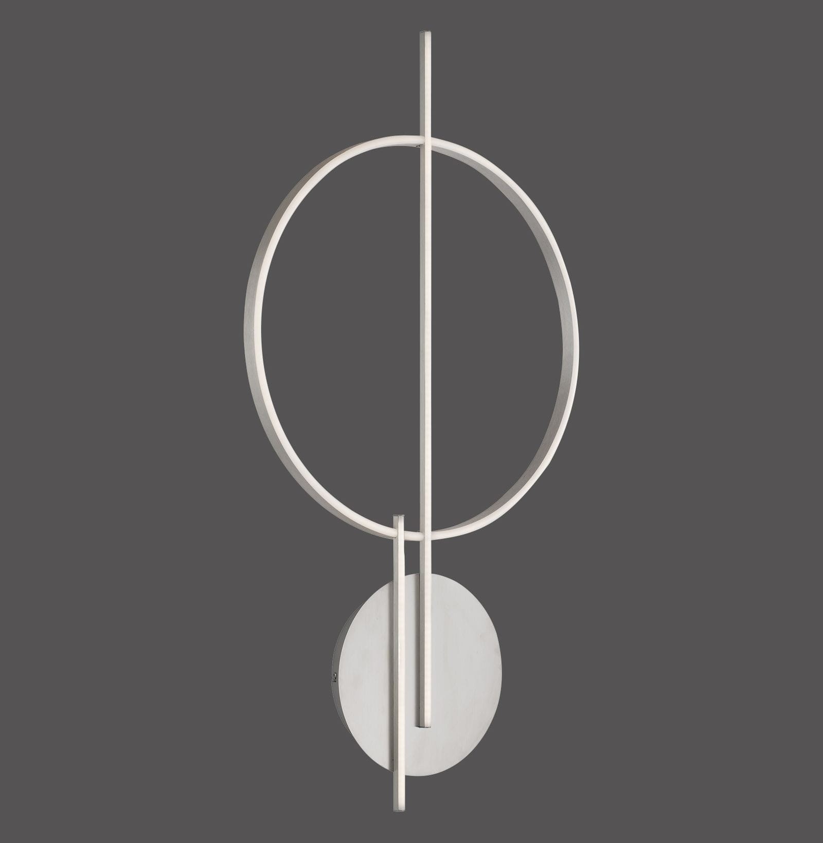Lampa sufitowa Q-arkoa w kolorze srebrnym, z pilotem, z dwoma źródłami LED o mocy 36W. Elegancki design z okręgiem i prostymi liniami, zamontowana na okrągłej podstawie. Ujęcie frontalne, na jednolitym tle.