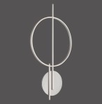 Lampa sufitowa Q-arkoa w kolorze srebrnym, z pilotem, z dwoma źródłami LED o mocy 36W. Elegancki design z okręgiem i prostymi liniami, zamontowana na okrągłej podstawie. Ujęcie frontalne, na jednolitym tle.