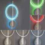 Lampa sufitowa Q-arkoa z pilotem, 2xLED 36W CCT, w kolorze srebrnym. Nowoczesny design z okrągłym elementem i podświetleniem LED w różnych kolorach (niebieski, zielony, czerwony). Montaż na ścianie, stalowa podstawa.