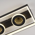 Lampa sufitowa Traforo LED 20W CCT w kolorze czarnym z pilotem. Posiada trzy okrągłe klosze z diodami LED, otoczone białym pierścieniem. Ujęcie z góry, pokazujące detale kloszy i ich teksturę.