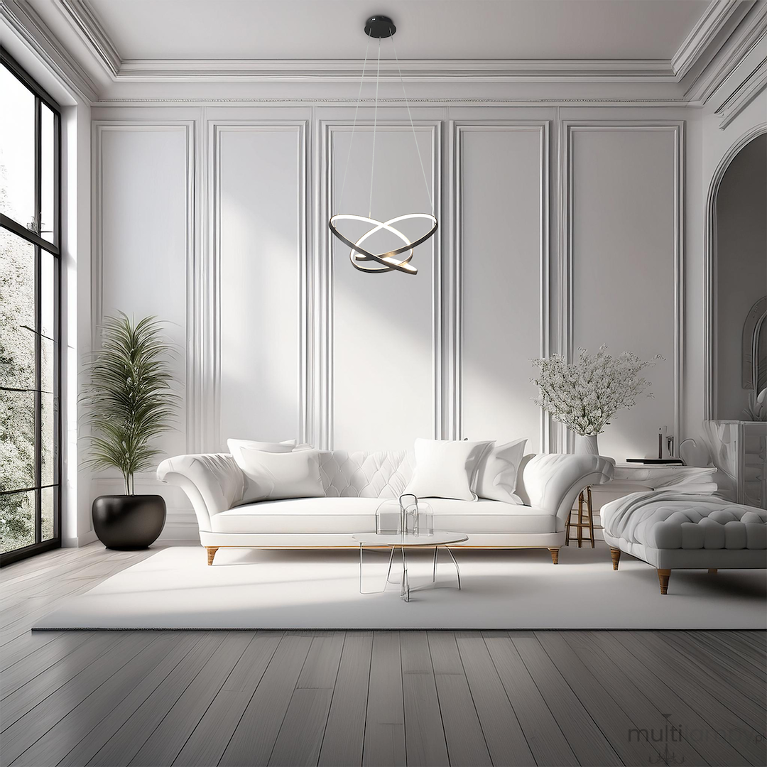 Lampa wisząca LED Empoli 55W w kolorze czarnym, z dwoma okręgami w kształcie serca, zawieszona na cienkich linkach. Umieszczona w nowoczesnym wnętrzu z białą sofą i drewnianą podłogą, w otoczeniu rośliny i minimalistycznych mebli.