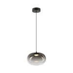 Lampa wisząca LED Vaso 1 l z dymionym kloszem, czarna oprawa, moc 4W, barwa światła 3000K. Produkt zwisa na cienkim przewodzie z sufitu, prezentując nowoczesny design i elegancki kształt o zaokrąglonym kształcie.