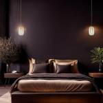 Lampa wisząca LED Vaso 3 l z kloszem w złotym i bursztynowym kolorze, zawieszona nad łóżkiem w nowoczesnej sypialni. Otoczenie w stonowanej kolorystyce, z ciemną ścianą, poduszkami i narzutą w odcieniach brązu oraz roślinnością.