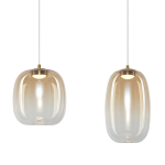 Lampa wisząca LED Vaso 15W 3000K w złotym wykończeniu z bursztynowym kloszem. Klosze o zaokrąglonym kształcie, zawieszone na białym przewodzie, prezentują elegancki design. Widoczne detale montażowe i oświetlenie w górnej części.